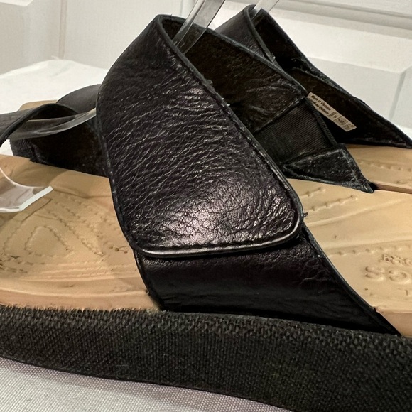 Crocs black leather Aleigh strap wedge sandals size W7 - Picture 7 of 16